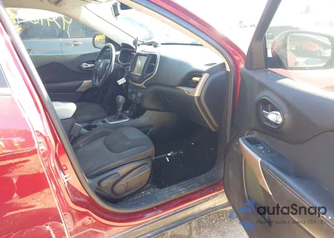 2017 Jeep Cherokee Latitude 4X4 z USA, uszkodzony, nr VIN 1C4PJMCS4HW587957